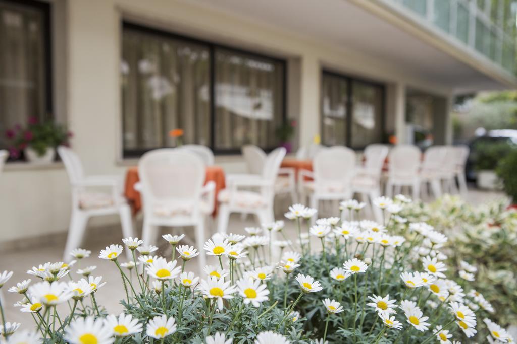 Hotel Villa Tosi เบลลาเรีย-อีเจอา มารีนา ภายนอก รูปภาพ