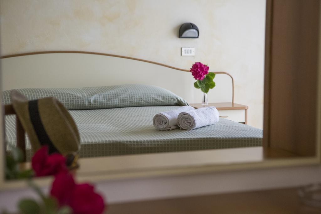 Hotel Villa Tosi เบลลาเรีย-อีเจอา มารีนา ภายนอก รูปภาพ
