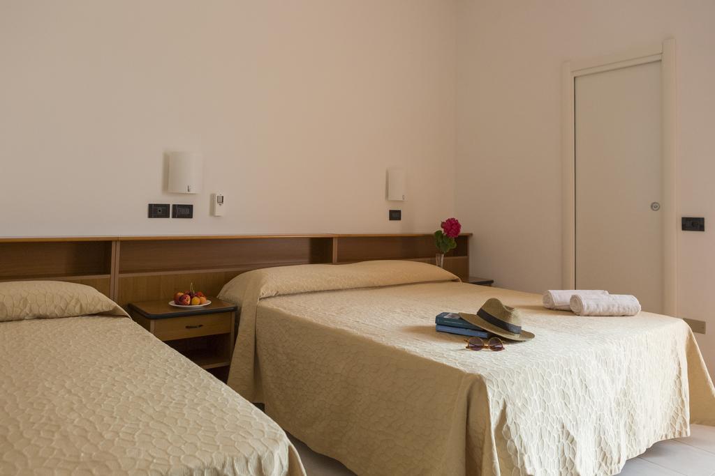 Hotel Villa Tosi เบลลาเรีย-อีเจอา มารีนา ภายนอก รูปภาพ